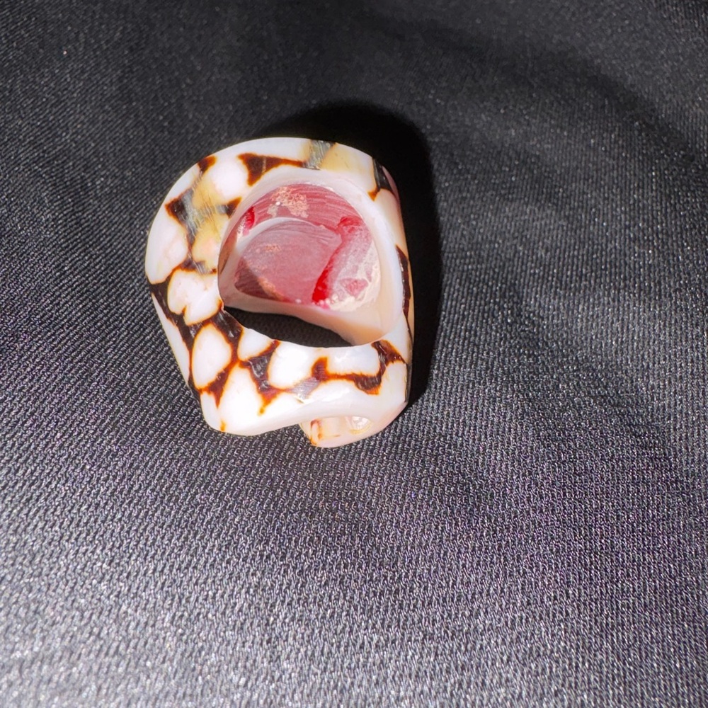 Spiny Oyster Shell Ring Handmade in Italy. - Picture 7 of 16